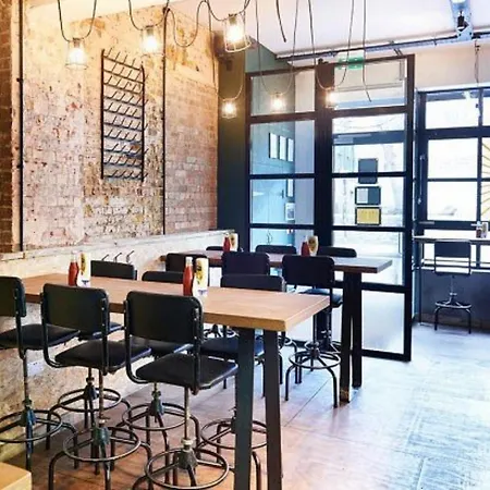 Radiant Studio Nook With Full Kitchen London Exterior photo