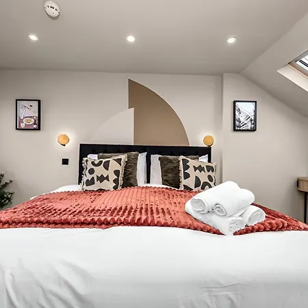 Radiant Studio Nook With Full Kitchen London Exterior photo