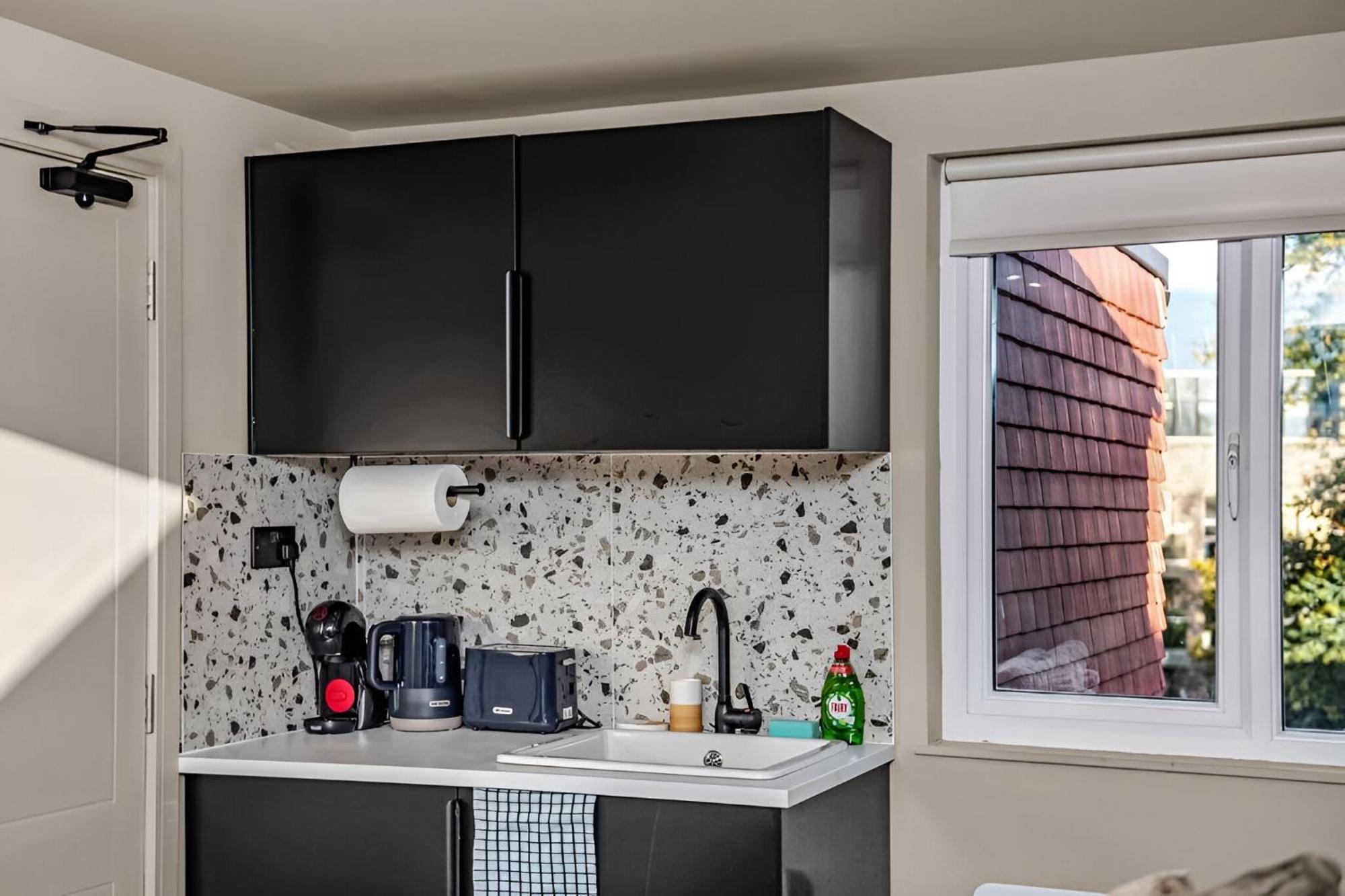 Apartment Radiant Nook With Full Kitchen